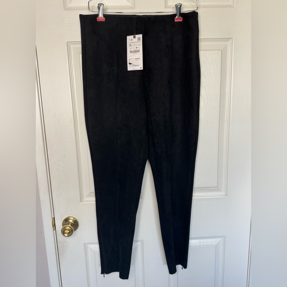 Zara- Mid Rise Leggings. XL